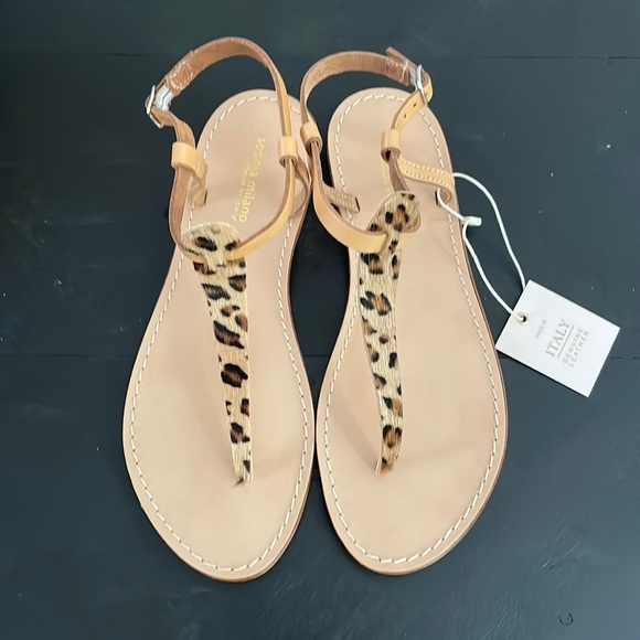 🔥nwt!  Leopard t-strap flat sandal - Picture 1 of 9